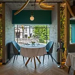 Cozy 3-Bedroom With Stylish Comfort And Chic Decor