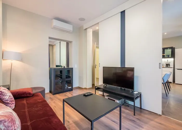 Cozy 3-Bedroom With Stylish Comfort And Chic Decor
