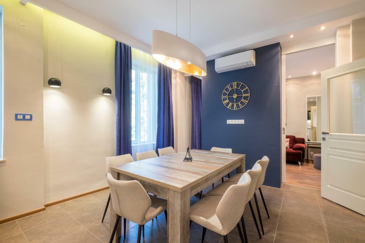 Apartment Cozy 3-Bedroom With Stylish Comfort And Chic Decor