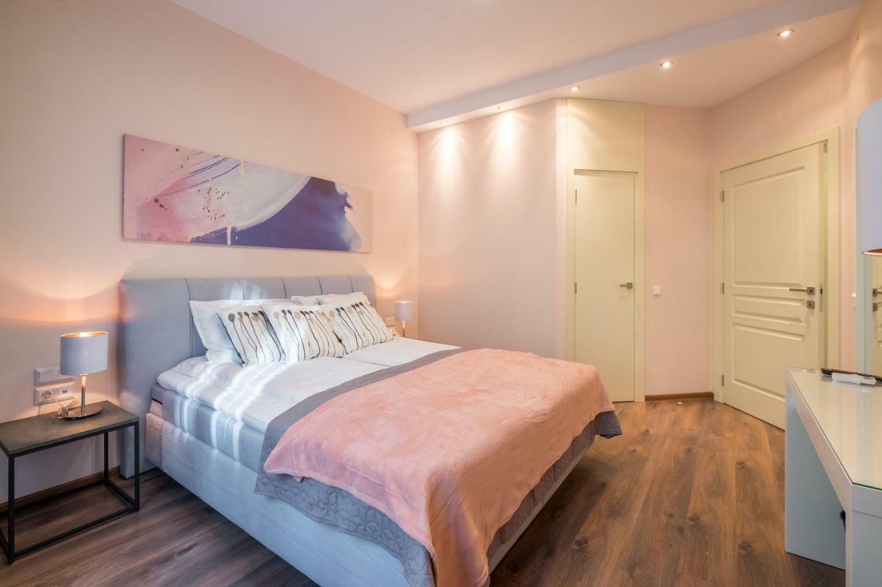 Apartment Cozy 3-Bedroom With Stylish Comfort And Chic Decor Sofia