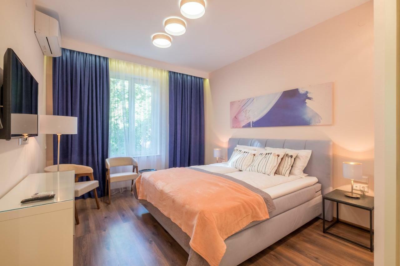 Cozy 3-Bedroom With Stylish Comfort And Chic Decor