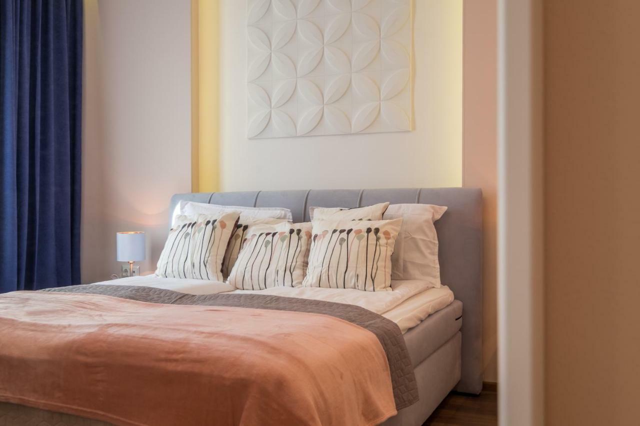 Cozy 3-Bedroom With Stylish Comfort And Chic Decor