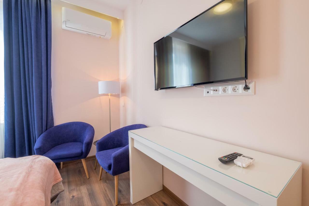 Cozy 3-Bedroom With Stylish Comfort And Chic Decor *