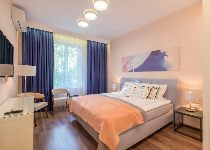 Cozy 3-Bedroom With Stylish Comfort And Chic Decor