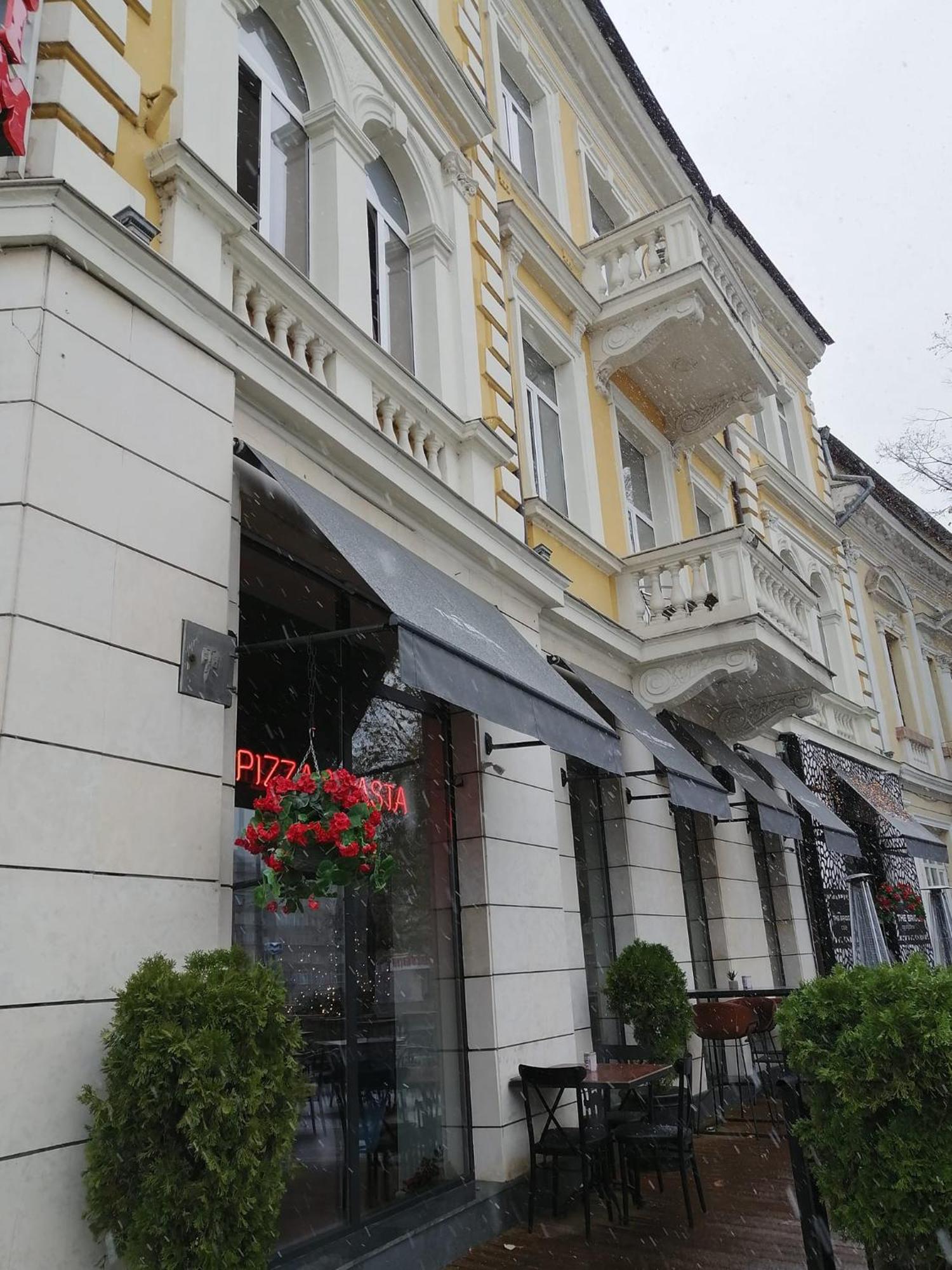 Apartemen Cozy 3-Bedroom With Stylish Comfort And Chic Decor *