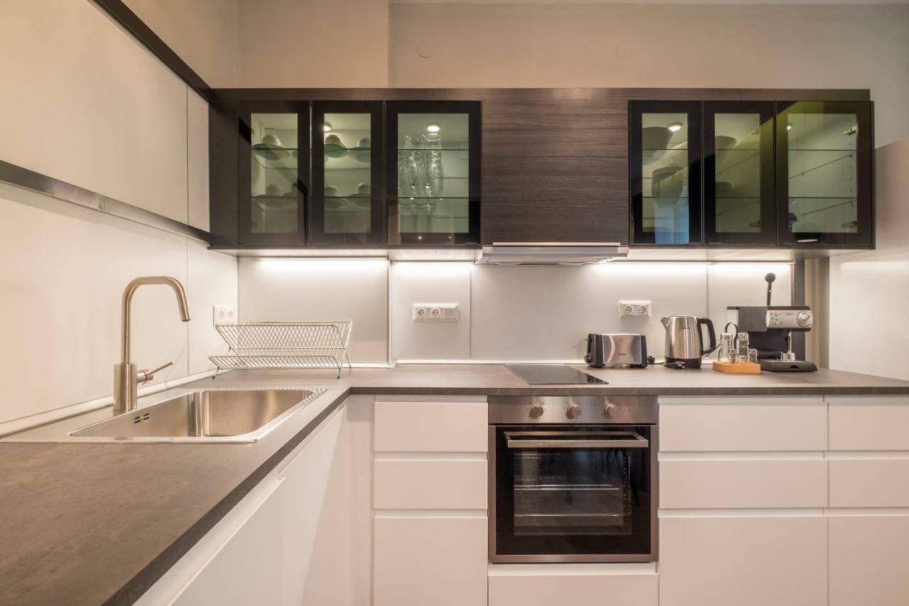 Apartemen Cozy 3-Bedroom With Stylish Comfort And Chic Decor Sofia